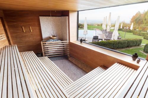 Balkón nebo terasa v ubytování Der Birkenhof Spa & Genuss Resort