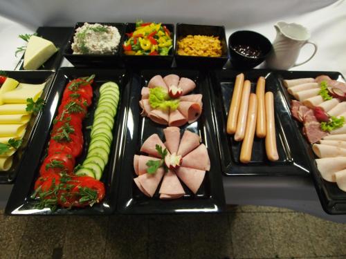 a buffet of sushi and vegetables on a table at Zajazd Siodlo Hotel&Restauracja in Kobyla Góra