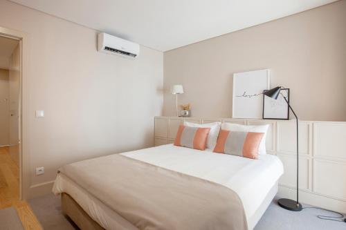 Liiiving in Porto | Luxury Boutique Apartment房間的床