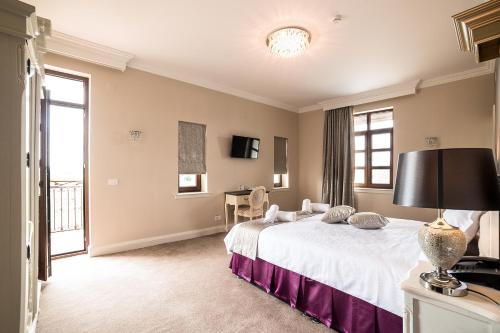 Katil atau katil-katil dalam bilik di The Frontier Hotel