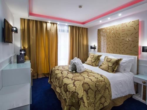 Ένα ή περισσότερα κρεβάτια σε δωμάτιο στο Hotel Princesa Parc Excellence