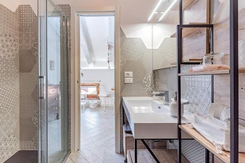 Un baño de Addicted to Paradise b&b