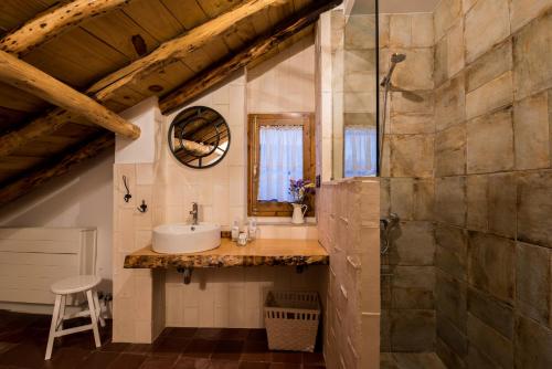 Et badeværelse på La Maroma Rooms & Views