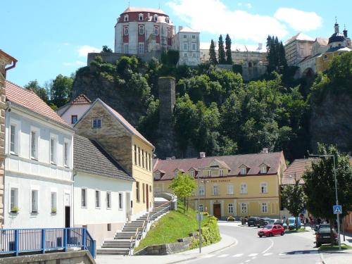 a town with a castle on top of a hill at Apartman Modry dum in Vranov nad Dyjí