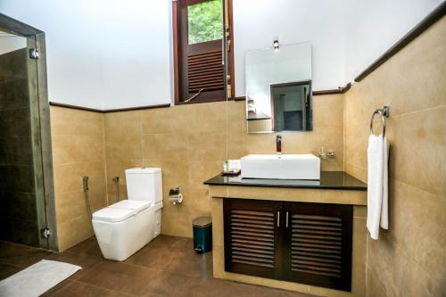 Kylpyhuone majoituspaikassa Huluganga Ridge, Kandy