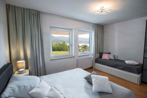 Postel nebo postele na pokoji v ubytování Lake View Apartments