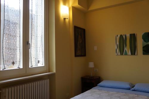 a bedroom with a bed and a window at Il Vicolo 48 in Pesaro
