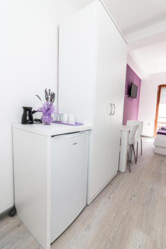 AGH Elite Apartments & Studiosにあるキッチンまたは簡易キッチン