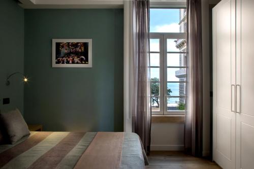 Postel nebo postele na pokoji v ubytování 50 SUITE Guesthouse