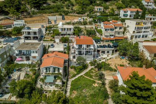 Το κτήριο όπου στεγάζεται  το διαμέρισμα