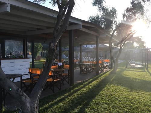 Фотография из галереи Kopsis Beach Hotel в Пефкохори