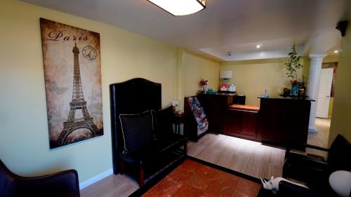 a living room with a picture of the eiffel tower at El Royale Hotel - Near Universal Studios Hollywood in Los Angeles