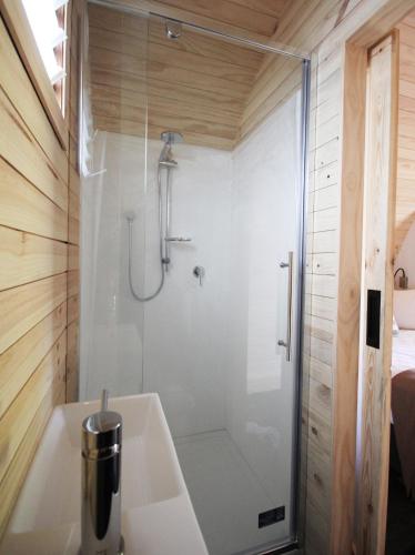 a bathroom with a shower and a white sink at BIG4 Yarra Valley Park Lane Holiday Park in Healesville