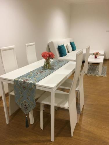 Χώρος καθιστικού στο Baan Klang Condo Hotel Hua Hin