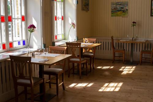 En restaurant eller et spisested på Kuursaal Guesthouse