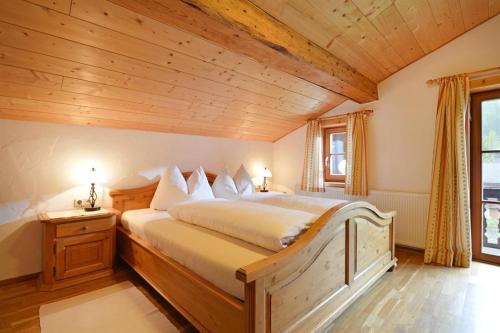 Postel nebo postele na pokoji v ubytování Gassenhof