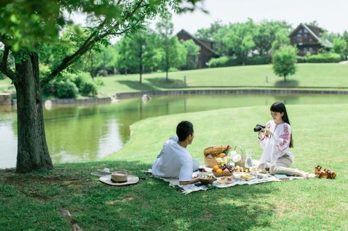 a man and a woman sitting on a picnic blanket at The Day Osaka in Osaka