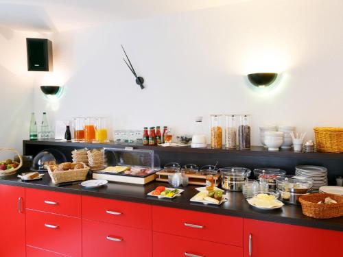 a kitchen counter filled with lots of dishes and utensils at Hotel 7 Säulen GmbH in Dessau