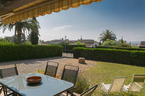 2 bedroom semi-detached house in Urb. Torre Gran LEstartit. Garden and community pool Ref:H38