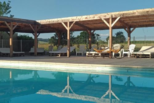 Photo de la galerie de l'établissement Domaine Ramonjavel, glamping & alpaca's, à Fongrave