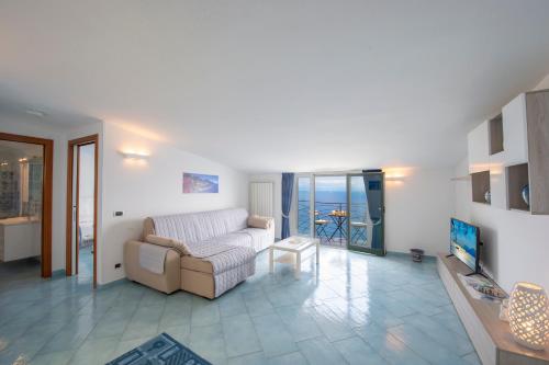 Ένα ή περισσότερα κρεβάτια σε δωμάτιο στο amalfi coast mareblu