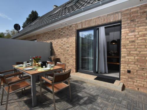 Charming Holiday Home in Damshagen with Fireplaceにあるレストランまたは飲食店