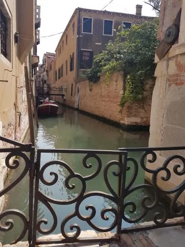 Friendly Venice Suites photo 11