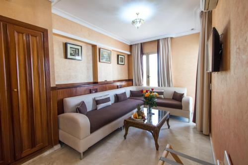 a living room with a couch and a table at Zahrat Al Jabal in Fès