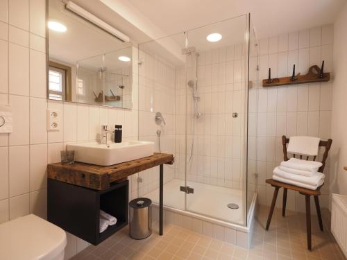 Kylpyhuone majoituspaikassa Gasthaus Schwanen