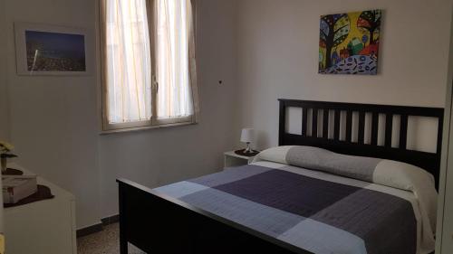 Een bed of bedden in een kamer bij Higgie House Palermo