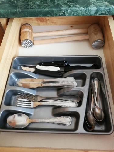 a tray filled with utensils in a drawer at Prázdninové ubytování - celý byt jen Váš in Litomyšl