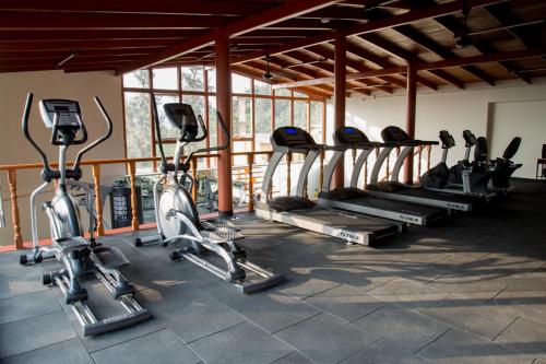 Fitness centrum a/nebo fitness zařízení v ubytování Decameron El Pueblo