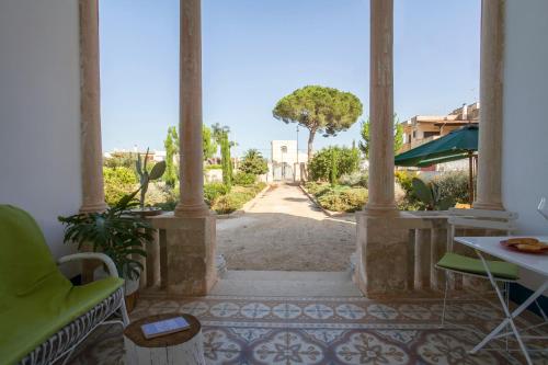an archway with a view of a building at Villa Colittacarrafa in Galatone