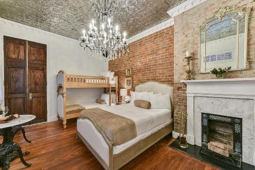 French Quarter Mansion Image