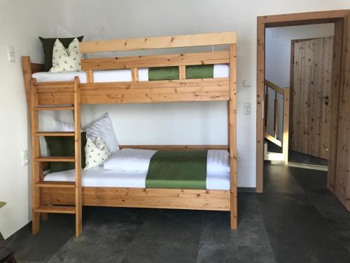 Postel nebo postele na pokoji v ubytování Family Retreat Maria Alm