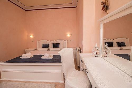 Villa Rose 2 tesisinde bir odada yatak veya yataklar