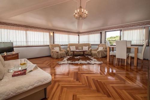 Villa Rose 2