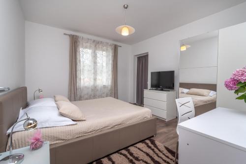Łóżko lub łóżka w pokoju w obiekcie Apartments Maria
