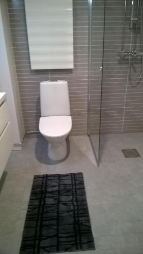 Kylpyhuone majoituspaikassa Lutakko Apartment with free car parking