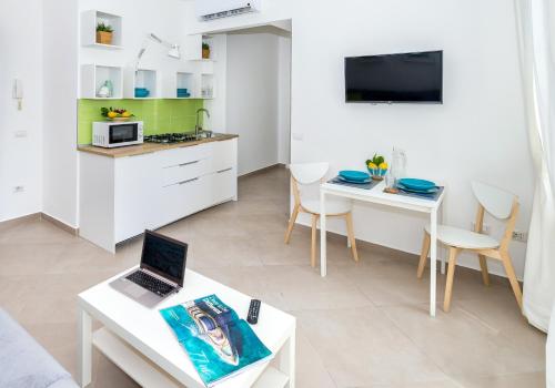 Kép Gi HOME Apartment vicino alla stazione e al Mare szállásáról Metában a galériában