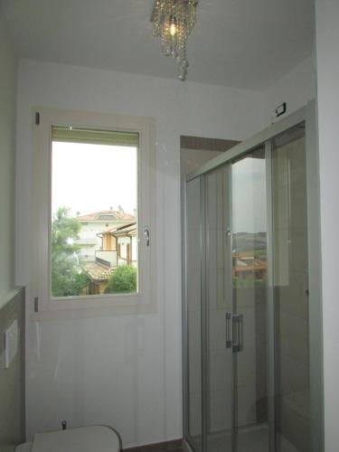 a bathroom with a shower and a window at B&B Bellavista in Tavullia