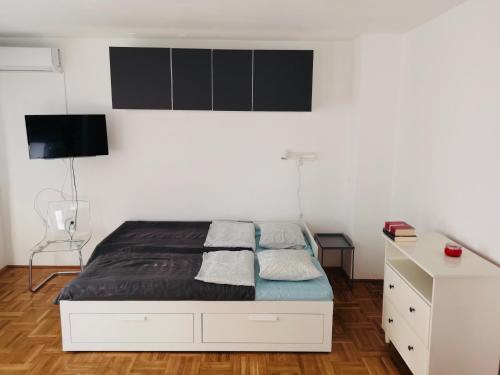 West vibes apartment
