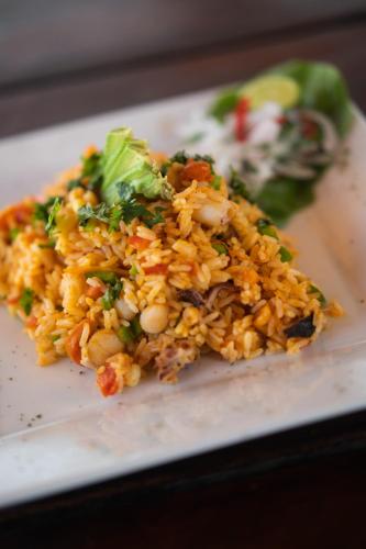 ホテルの敷地内または近くでの食事または食べ物