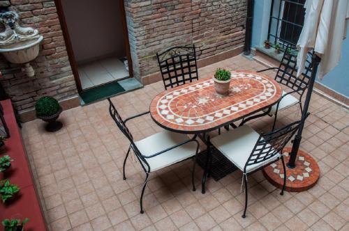 a table and chairs sitting on a patio at Nell'antico ghetto ebraico in Ferrara