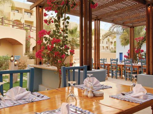 Ресторант или друго място за хранене в Marina Lodge at Port Ghalib
