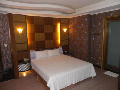 Ein Bett oder Betten in einem Zimmer der Unterkunft Sunflower Motel