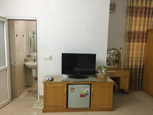 TV a/nebo společenská místnost v ubytování Hotel Hoang Gia