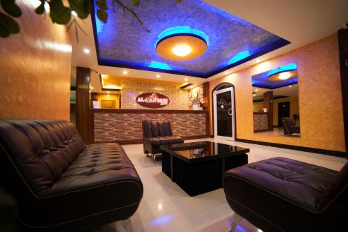 Posezení v ubytování Al-Raddadi Suites