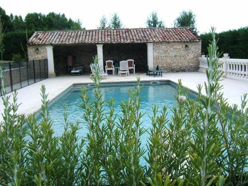 a swimming pool in front of a house at La Bastide des Raisins in Apt