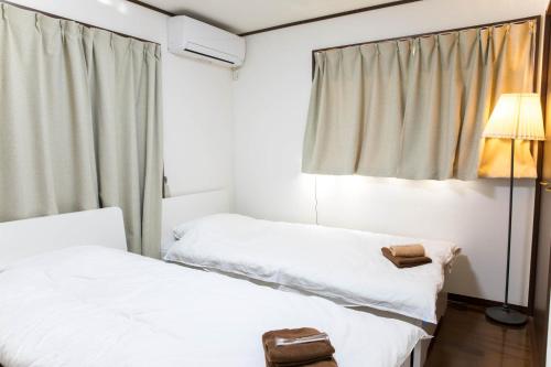 A bed or beds in a room at Tokyo Aoto House